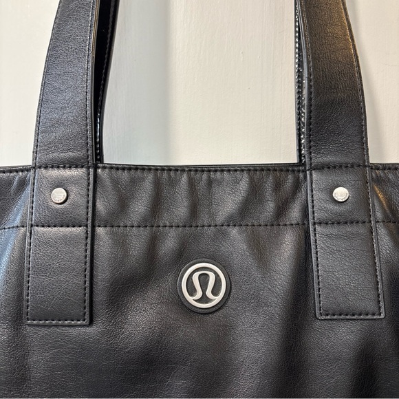 Lululemon Reversible Mantra Dream Big Large Tote Bag Black Floral - Picture 4 of 13